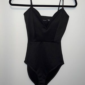 Boohoo bodysuit size 2. low cut line with metal V near bust for push up